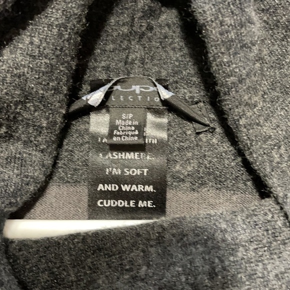 Gorgeous Coupe top size S. 7% Cashmere🥰🥰 - Picture 3 of 5